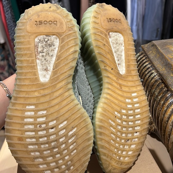 YEEZY BOOST 350 Sneakers - Picture 5 of 6